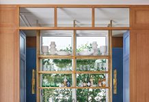 Traditional/Transitional Kitchen by Renèe Gaddis Interiors. Photo courtesy of Renèe Gaddis Interiors