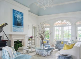 “The living room is airy and spacious with soaring ceilings and spectacular waterfront views,” says Canet. “The decoration here started with an antique Swedish carpet from Doris Leslie Blau. The grand bird and leaf design chandelier from Apsara lends an organic feel and leads the eye up to the ceiling.”